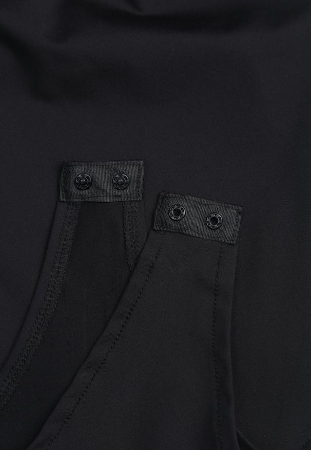 Born2be - Czarne Klasyczne Body z Metalicznymi Aplikacjami na Ramiączkach Nesseva. Okazja: na co dzień, do pracy. Kolor: czarny. Materiał: jeans. Długość rękawa: na ramiączkach. Wzór: aplikacja. Styl: klasyczny