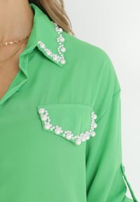Born2be - Zielona Koszula z Podpinanymi Rękawami i Perełkami Dorval. Kolor: zielony. Materiał: materiał. Długość rękawa: długi rękaw. Długość: długie. Wzór: gładki #5
