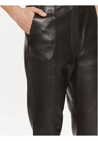 DAY Spodnie skórzane Shiv 100418 Czarny Regular Fit. Kolor: czarny. Materiał: skóra