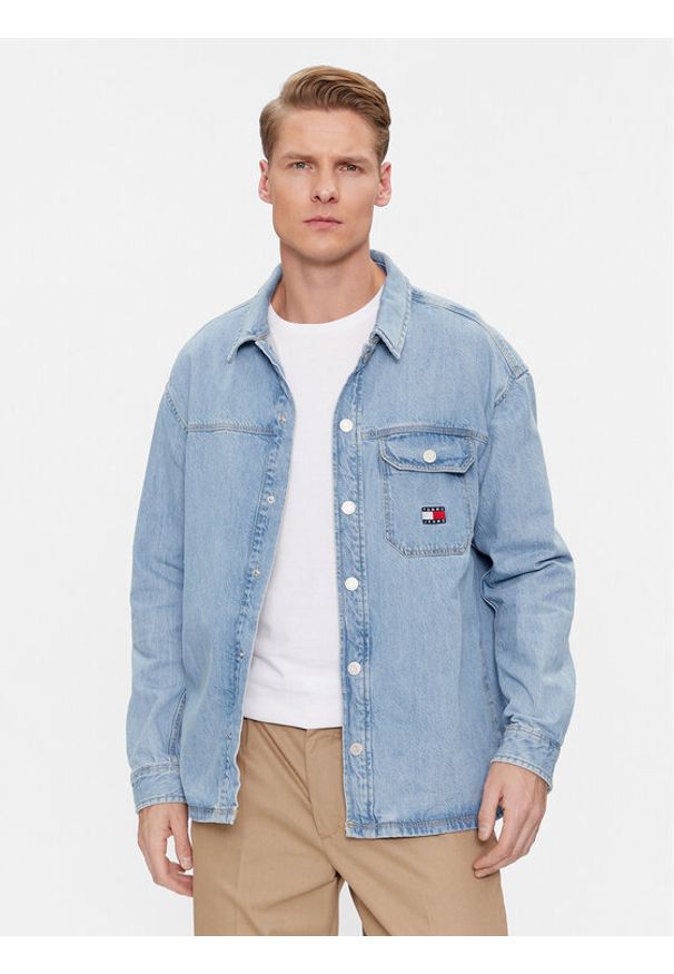 Tommy Jeans Koszula jeansowa Essential DM0DM18328 Błękitny Relaxed Fit. Kolor: niebieski. Materiał: bawełna