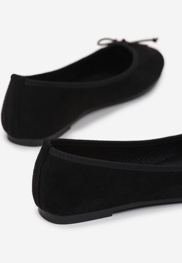 Born2be - Czarne Balerinki Azulenn. Okazja: na imprezę. Nosek buta: okrągły. Zapięcie: bez zapięcia. Kolor: czarny. Obcas: na obcasie. Wysokość obcasa: niski