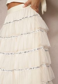 Renee - Beżowa Rozkloszowana Spódnica Maxi z Falbankami i Cekinami Noobi. Kolor: beżowy. Materiał: materiał. Wzór: aplikacja. Styl: elegancki #3