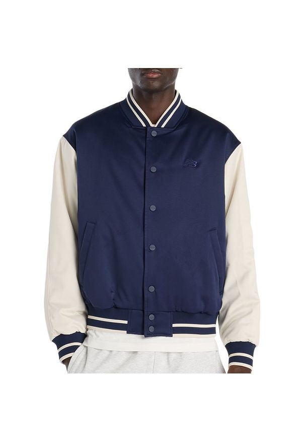 Kurtka męska New Balance MJ6102R7TNV - granatowa. Kolor: niebieski. Materiał: prążkowany, nylon, poliester. Styl: klasyczny