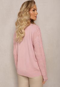 Renee - Różowy Sweter w Tłoczony Ornamentalny Wzór Neston. Kolor: różowy. Styl: klasyczny #5