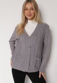 Born2be - Szary Kardigan z Bawełną Zdobiony Warkoczowym Splotem i Kieszeniami Mevesava. Okazja: na co dzień. Typ kołnierza: dekolt w serek. Kolor: szary. Materiał: bawełna. Wzór: aplikacja, ze splotem. Sezon: zima, jesień. Styl: klasyczny, casual #7