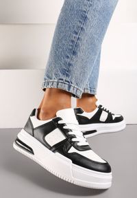 Born2be - Czarno-Białe Sznurowane Sneakersy na Grubej Podeszwie Levitellia. Kolor: czarny. Materiał: jeans #1