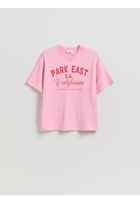 Reserved - T-shirt z nadrukiem - różowy. Kolor: różowy. Materiał: bawełna. Wzór: nadruk
