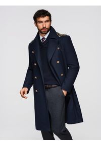 Ombre Clothing - Męski dwurzędowy płaszcz z wełną oraz ozdobnymi aplikacjami na ramionach - V1 granatowy. Okazja: na spotkanie biznesowe, na co dzień. Typ kołnierza: dekolt w karo. Kolor: niebieski. Materiał: wełna. Wzór: aplikacja. Sezon: jesień, zima. Styl: biznesowy, casual, wizytowy #1