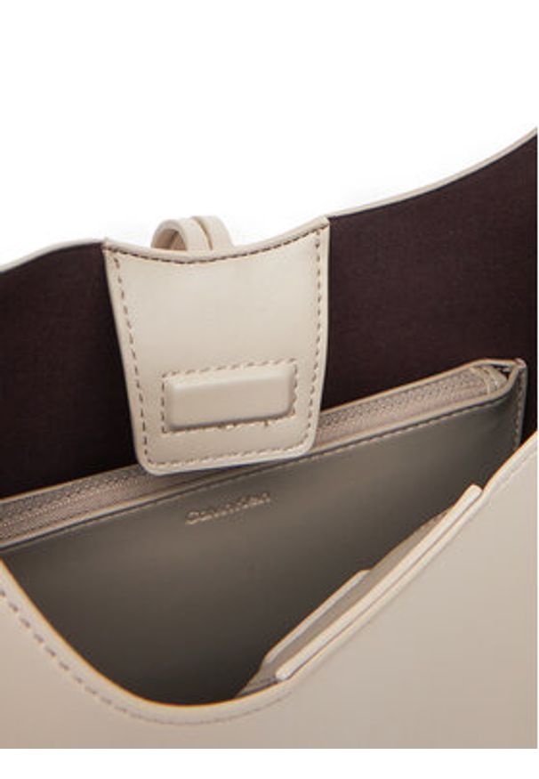 Calvin Klein Jeans Torebka Stone Lock Slouchy Small Shoulde LV04K3176G Écru. Materiał: skórzane