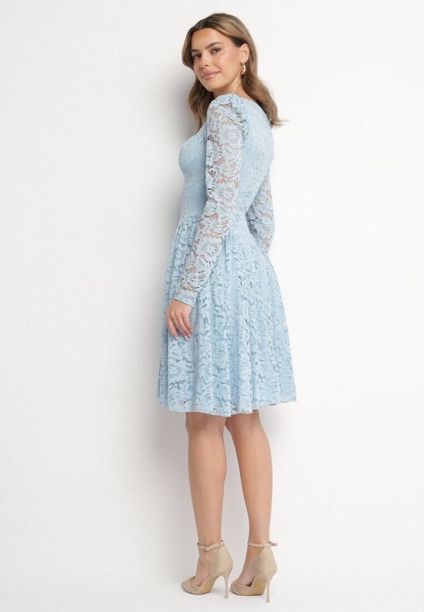 Born2be - Niebieska Sukienka Koronkowa o Rozkloszowanym Kroju Telomira. Okazja: na co dzień. Kolor: niebieski. Materiał: koronka. Długość rękawa: długi rękaw. Typ sukienki: rozkloszowane, proste. Styl: casual, klasyczny