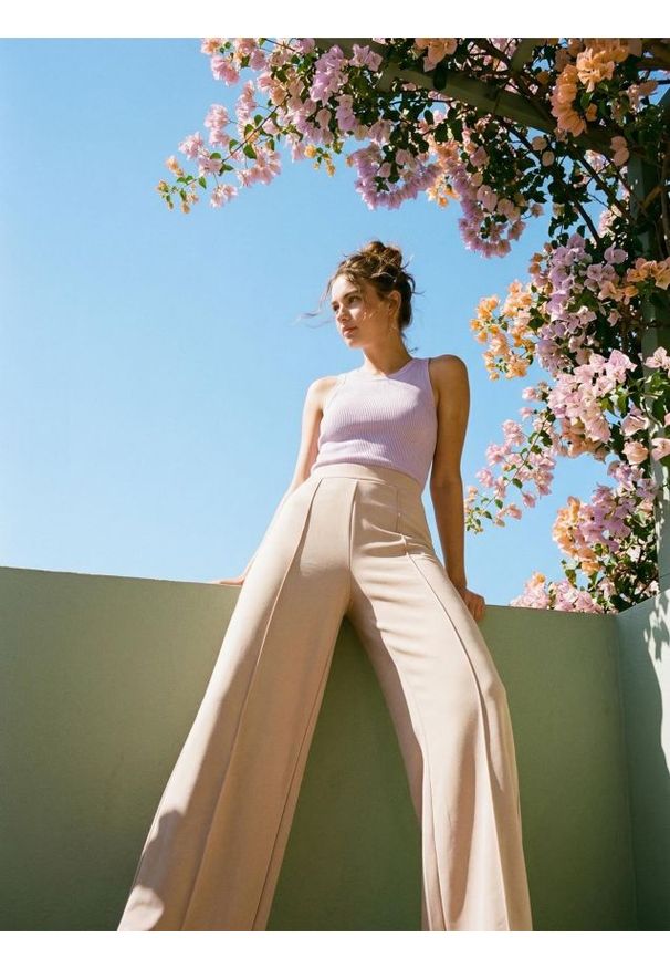 Sinsay - Spodnie wide leg - beżowy. Kolor: beżowy