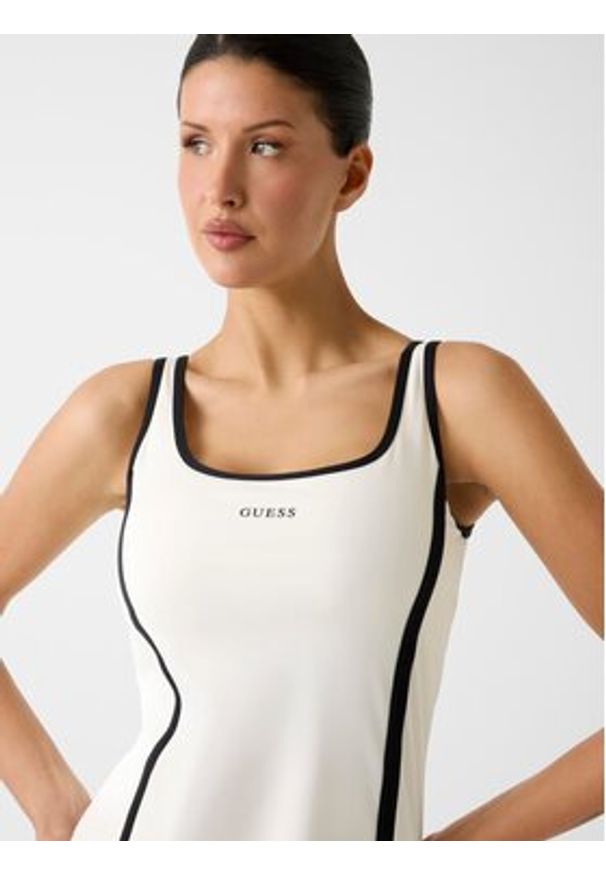 Guess Sukienka codzienna 181229 Beżowy Classic Fit. Okazja: na co dzień. Kolor: beżowy. Typ sukienki: proste. Styl: casual