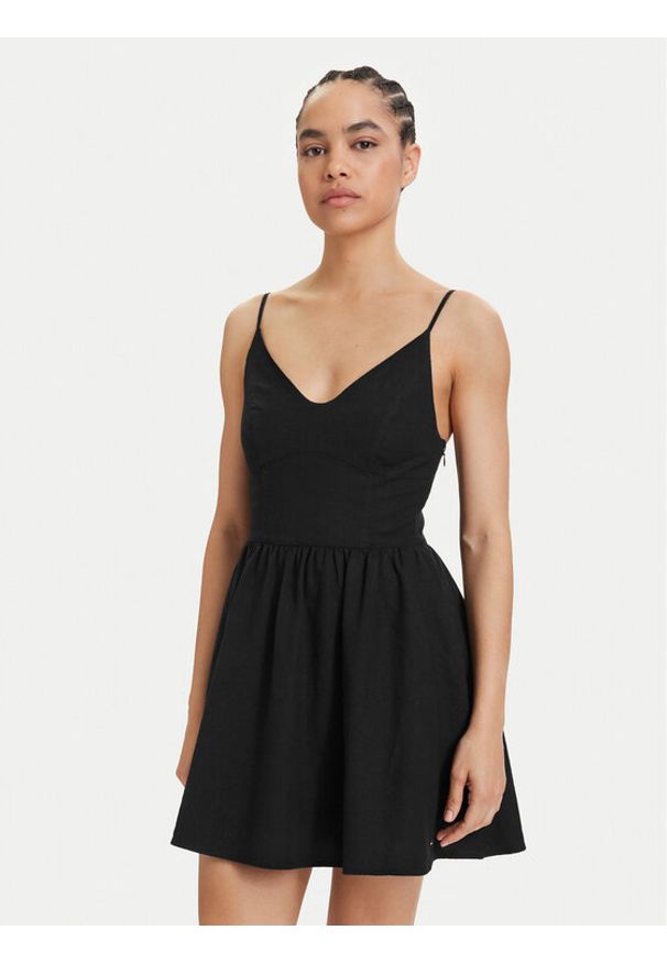 Tommy Jeans Sukienka letnia Skater DW0DW22345 Czarny Slim Fit. Kolor: czarny. Materiał: len. Sezon: lato