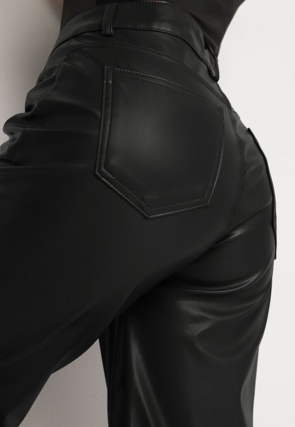 Born2be - Czarne Spodnie o Szerokim Kroju z Wysokim Stanem z Ekoskóry Enadria. Okazja: na co dzień. Stan: podwyższony. Kolor: czarny. Styl: casual, elegancki