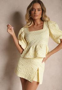 Renee - Żółte Spódnico-Spodenki High Waist w Ozdobne Kwiatuszki Nelzemis. Okazja: na co dzień, na spacer. Stan: podwyższony. Kolor: żółty. Długość: krótkie. Wzór: kwiaty. Sezon: lato. Styl: elegancki, casual