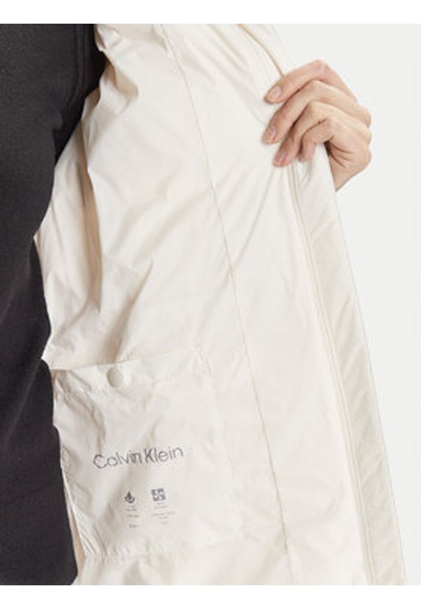 Calvin Klein Jeans Kurtka puchowa Essential LV047D502G Beżowy Regular Fit. Kolor: beżowy. Materiał: syntetyk