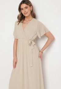 Born2be - Beżowa Brokatowa Sukienka Koktajlowa Ozdobiona Paskiem Ziliane. Okazja: na imprezę. Kolor: beżowy. Wzór: aplikacja. Styl: wizytowy #2