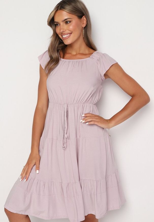 Born2be - Różowa Rozkloszowana Sukienka w Hiszpańskim Stylu z Gumką w Pasie Yemvia. Okazja: na co dzień. Typ kołnierza: dekolt hiszpanka. Kolor: różowy. Materiał: bawełna, jeans, materiał, wiskoza. Sezon: lato. Typ sukienki: proste. Styl: casual, elegancki