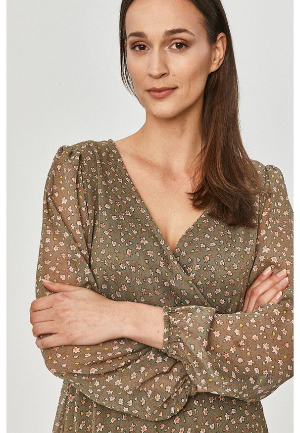 JDY - Jacqueline de Yong - Sukienka. Okazja: na co dzień. Kolor: zielony. Długość rękawa: długi rękaw. Typ sukienki: proste. Styl: casual