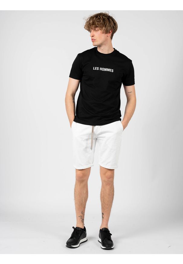 Antony Morato Szorty "Oliver" | MMSH00184-FA8900127 | Oliver | Mężczyzna | Biały. Kolor: biały. Materiał: bawełna. Wzór: aplikacja