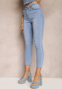 Renee - Jasnoniebieskie Jeansy o Dopasowanym Fasonie Skinny Galeth. Okazja: na co dzień. Kolor: niebieski. Wzór: aplikacja, bez wzorów. Styl: elegancki, casual #4