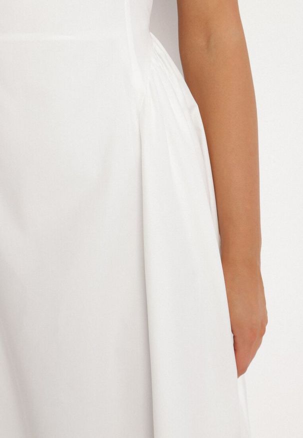 Born2be - Biała Bawełniana Sukienka o Rozkloszowanym Kroju Halowena. Okazja: na spacer, na co dzień. Kolor: biały. Materiał: bawełna. Typ sukienki: proste. Styl: casual