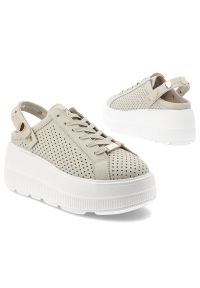 Klapki damskie S.Barski, ze skóry naturalnej licowej ażurowa cholewka platforma sznurowane styl casual, beżowe, LR61-7088. Okazja: na co dzień. Kolor: beżowy. Materiał: skóra. Wzór: ażurowy. Sezon: lato. Obcas: na platformie. Styl: casual #6