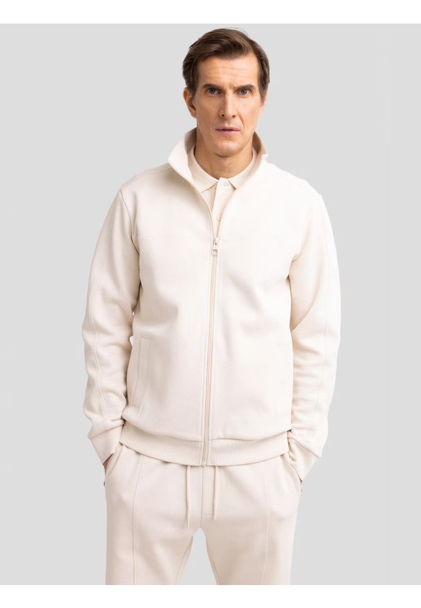 Big-Star - Bluza męska rozpinana ze stójką kremowa Wlador 103. Okazja: na co dzień. Typ kołnierza: kołnierzyk stójkowy. Kolor: kremowy. Materiał: dzianina. Wzór: nadruk, ze splotem. Styl: casual