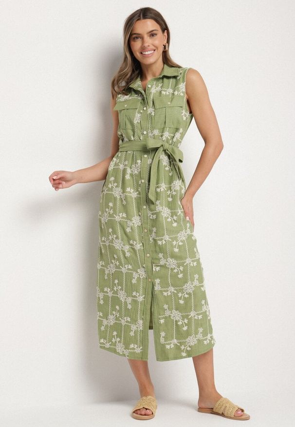 Born2be - Zielona Sukienka Bez Rękawów o Koszulowym Kroju z Paskiem Zdobiona Haftem Fodarela. Okazja: na co dzień. Kolor: zielony. Długość rękawa: bez rękawów. Wzór: haft, aplikacja. Sezon: lato. Typ sukienki: koszulowe. Styl: klasyczny, casual, elegancki