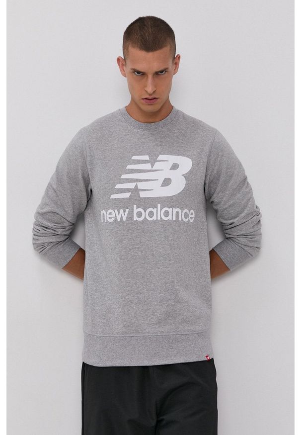 New Balance - Bluza. Okazja: na co dzień. Kolor: szary. Materiał: dzianina. Wzór: nadruk. Styl: casual