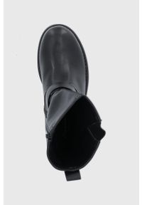 Answear Lab Botki damskie kolor czarny na płaskim obcasie. Nosek buta: okrągły. Kolor: czarny. Materiał: guma. Wzór: aplikacja. Obcas: na obcasie. Styl: wakacyjny. Wysokość obcasa: niski