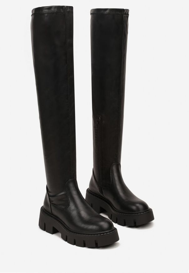 Renee - Czarne Kozaki Vices w Stylu Muszkieterek na Tłoczonej Platformie Lorisse. Okazja: na co dzień. Kolor: czarny. Materiał: skóra. Obcas: na platformie. Styl: casual