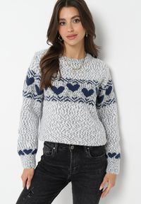 Born2be - Szary Dzianinowy Sweter w Serca Ritavem. Kolor: szary. Materiał: dzianina. Długość rękawa: długi rękaw. Długość: długie. Wzór: nadruk. Styl: klasyczny, elegancki