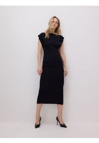 Reserved - Sukienka z ozdobnym detalem - czarny. Kolor: czarny. Materiał: wiskoza, dzianina #1