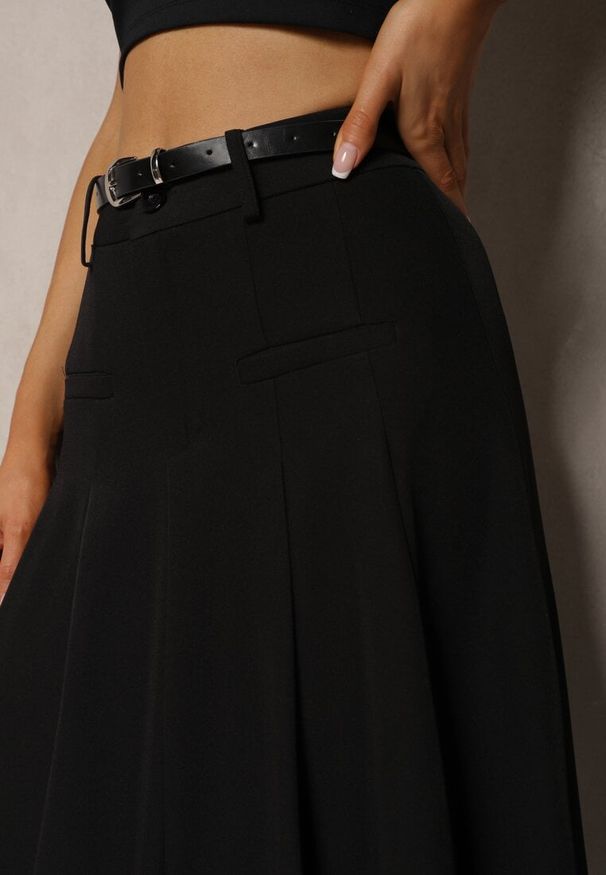Renee - Czarna Spódnica o Rozkloszowanym Kroju High Waist z Paskiem i Imitacją Kieszeni Rivivia. Okazja: na co dzień. Stan: podwyższony. Kolor: czarny. Styl: casual, elegancki
