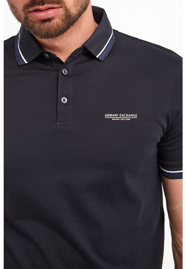 Armani Exchange - Polo ARMANI EXCHANGE. Typ kołnierza: polo. Wzór: paski. Styl: klasyczny