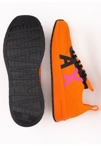 Armani Exchange - Sneakersy męskie ARMANI EXCHANGE XUX171 XV662 S569. Okazja: na co dzień, na spacer, do pracy. Kolor: pomarańczowy. Sport: turystyka piesza