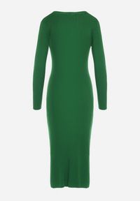 Born2be - Ciemnozielona Sweterkowa Sukienka Midi z Trójkątnym Dekoltem Rosenna. Kolor: zielony. Materiał: tkanina, dzianina. Styl: klasyczny. Długość: midi #3