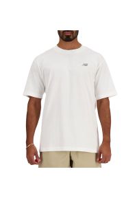 Koszulka New Balance MT41509WT - biała. Kolor: biały. Materiał: bawełna. Długość rękawa: krótki rękaw. Długość: krótkie. Wzór: haft #1