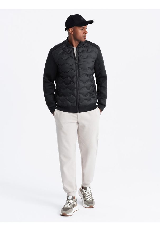 Ombre Clothing - Męska kurtka bomberka z pikowanym wzorem – czarna V1 OM-JALP-0141 - XXL. Typ kołnierza: kołnierzyk stójkowy. Kolor: czarny. Materiał: poliester, materiał, syntetyk. Wzór: aplikacja, nadruk. Styl: sportowy, elegancki