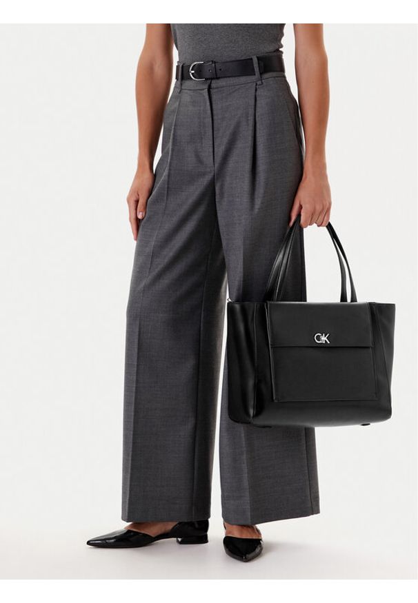 Calvin Klein Torebka Ck Re-Lock Medium Shopper LV04F3223G Czarny. Kolor: czarny. Materiał: skórzane