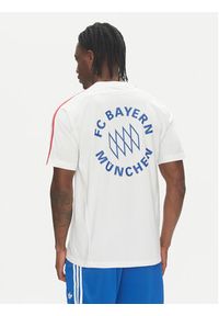 Adidas - adidas T-Shirt FC Bayern UBP JF0587 Biały Regular Fit. Kolor: biały. Materiał: syntetyk