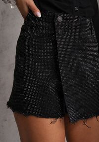 Renee - Czarne Eleganckie Spódnico-Szorty Jeansowe z Bawełną Ozdobione Cyrkoniami Risalenna. Stan: podwyższony. Kolor: czarny. Materiał: bawełna, jeans. Wzór: aplikacja. Styl: elegancki #4