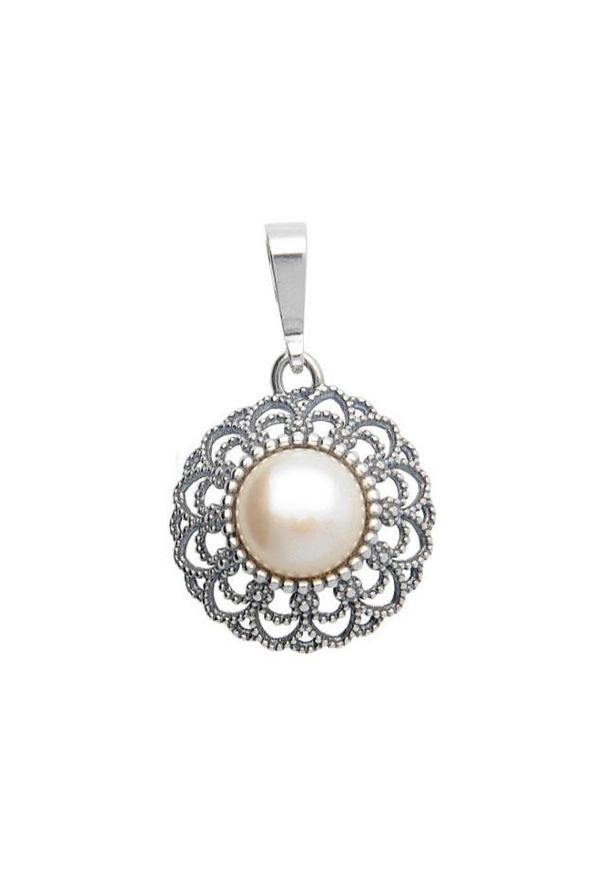 Polcarat Design - Srebrny oksydowany wisiorek z perłą W 1726. Materiał: srebrne. Kolor: srebrny. Wzór: aplikacja. Kamień szlachetny: perła