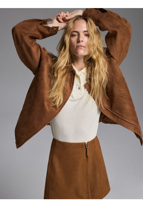 Reserved - Spódnica mini z imitacji zamszu - beżowy. Kolor: beżowy. Materiał: zamsz