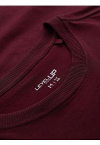 Ombre Clothing - Bawełniany męski t-shirt z nadrukiem na kieszonce – bordowy V2. Okazja: na co dzień. Kolor: czerwony. Materiał: bawełna. Wzór: nadruk. Styl: casual #4