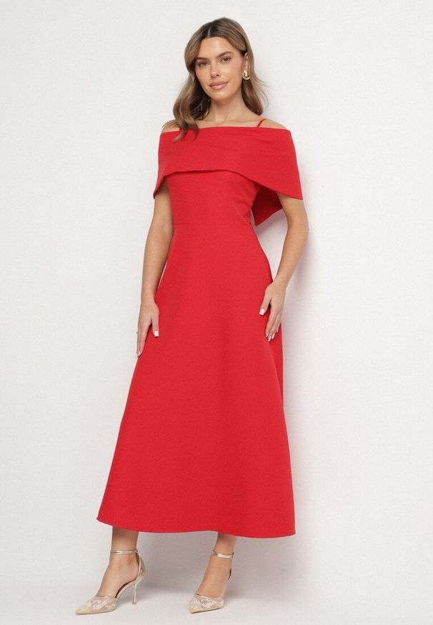 Born2be - Czerwona Sukienka o Rozkloszowanym Kroju na Ramiączkach z Wywijanym Dekoltem Jenathia. Okazja: na ślub cywilny, na imprezę, na wesele, na studniówkę. Kolor: czerwony. Długość rękawa: na ramiączkach