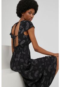 Answear Lab sukienka kolor czarny maxi rozkloszowana. Kolor: czarny. Materiał: tkanina. Długość rękawa: krótki rękaw. Typ sukienki: rozkloszowane. Styl: wakacyjny. Długość: maxi #6