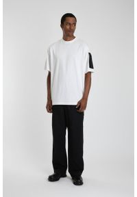 La Haine Inside Us T-shirt | 3Z M1206 | Mężczyzna | Biały. Kolor: biały. Materiał: bawełna. Wzór: aplikacja. Styl: elegancki #1