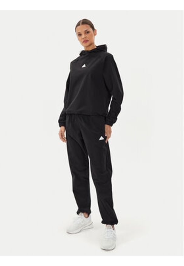 Adidas - adidas Spodnie dresowe City Escape IT8814 Czarny Regular Fit. Kolor: czarny. Materiał: syntetyk